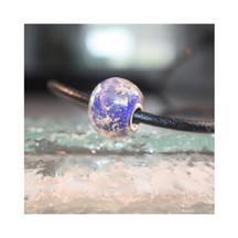 Perle de verre bleue
